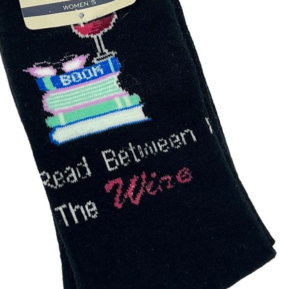 Bass women's "Read Between the Wine" socks - Picture 1 of 4